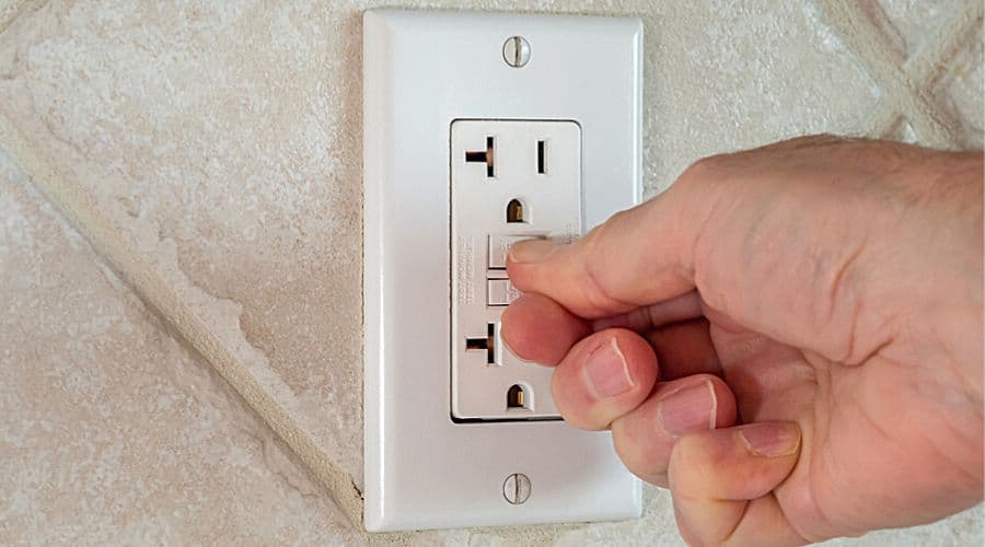 resetting-a-tripped-gfci-outlet.jpg